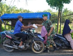 Korem 012/TU Kembali Gelar Jum’at Berkah di Jalan Lintas Meulaboh