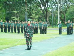 Prajurit dan PNS Korem 012/TU Upacara Bendera Bulanan