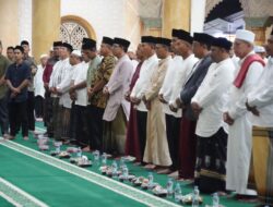 Kasi Intel Kasrem 012/TU Hadiri Peringatan Isra’ Mi’raj di Masjid Agung Baitul Makmur