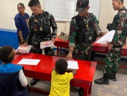 Cerdaskan Anak Bangsa Prajurit Satgas Yonif 116/Garda Samudra Pos Banti Melaksanakan Karya Bakti Bersama Anak-anak