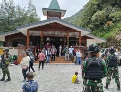Prajurit Satgas Pam Obvitnas PT. Freeport Indonesia Rayakan Paskah di Penugasan Bersama Masyarakat Papua