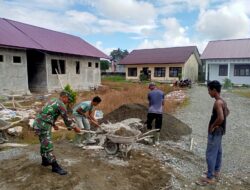 Babinsa Posramil 05/PC  Bersama Masyarakat Gotong Royong Membangun Gedung Sekolah