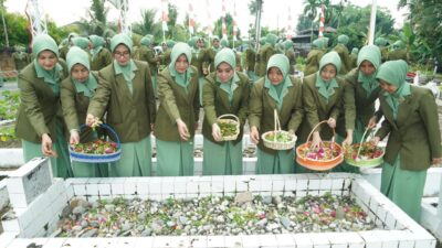 Peringatan HUT ke-78 : Persit KCK Koorcab Rem 012 Ziarah dan Tabur Bunga di TMP