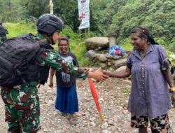 Satgas Pam Obvitnas PT Freeport Indonesia Yonif 116/Garda Samudra Jalin Keakraban Kepada Warga Desa Banti Distrik Tembagapura