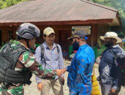 Satgas Pam Obvitnas PT. Freeport Indonesia Yonif 116/Garda Samudra, Bakar Batu Bersama Warga Papua