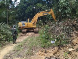 Di Hari ke 2 Satgas TMMD Reg ke-120 Kodim 0116/Nara langsung terjun Pembuatan Parit Kanan Kiri Jalan