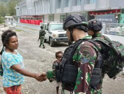 Jalin Silaturahmi,Satgas Pam Obvitnas PT. Freeport Indonesia Yonif 116/Garda Samudra Pos Banti Komsos Dengan Warga Papua