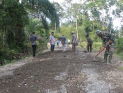 Dengan Penuh Semangat Dansatgas TMMD Reguler ke-120 Laksanakan Karya Bakti Bersama Masyarakat