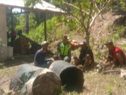 Bertandang Ke Kebun Warga Binaan, Babinsa Ingatkan Untuk Tidak Membakar Sampah Saat Musim Kemarau.