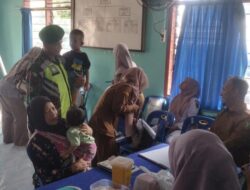 Dampingi Pelaksanaan Posyandu, Wujud Kepedulian Babinsa Untuk Kesehatan Balita Cegah Stunting.