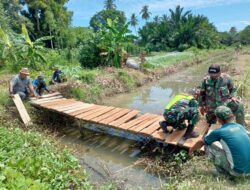 Kodim 0116/Nagan Raya berikan solusi masyarakat dengan membuat Jembatan Kayu Salah Satu Program Unggulan Kodam IM