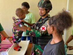 Satgas Yonif 116/Garda Samudra Bagikan Susu Gratis Untuk Balita