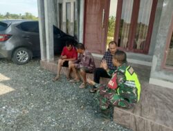 Jalin Keakraban Babinsa Posramil Suka Makmue Laksanakan Komsos dengan Masyarakat