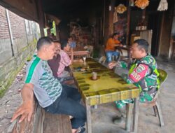 Pererat Hubungan Tali Silaturahmi Babinsa Posramil Suka Makmue Laksanakan Komsos dengan Masyrakat