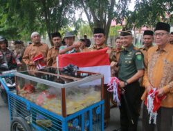 Dandim 0105/Abar Hadiri Apel Gabungan Dan Pembagian Bendera Merah Putih 1.000 Lembar Di Kantor Bupati