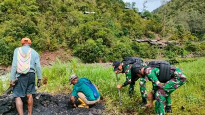 Peduli Kebersihan Lingkungan Gereja,SatgasYonif 116/Garda Samudra Gelar Karya Bakti