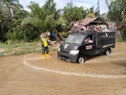 Banjir Rendam Jalan Desa Cingkam ke Kota Baharu: Anggota TNI Siaga Pantau Situasi