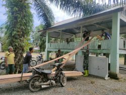 Cetak Generasi Yang Beriman, Anggota Posramil 05/Panten Ceureumen Gotong Royong Rehab Balai Pengajian