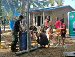 Satgas TMMD Reguler ke-125 Bersama Warga dan Teknisi Pacu Pekerjaan Sumur Bor di Desa Tangga Besi