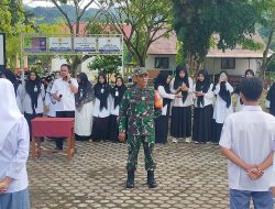 Tumbuhkan Nasionalisme, Babinsa Koramil 12/Latim Isi MPLS SMAN 1 Labuhanhaji Timur