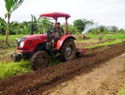 Dukung Ketahanan Pangan, Traktor Percepat Olah Lahan Korem 012/TU