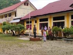 Didik Generasi Tangguh, Babinsa Koramil 01/Tapaktuan Pimpin Upacara dan Beri Motivasi di Sekolah
