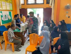 Sinergi TNI dan Pemerintah Desa, Babinsa Tapaktuan Pastikan Bantuan Pangan Tepat Sasaran