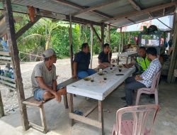 Babinsa jalin komsos dengan masyarakat