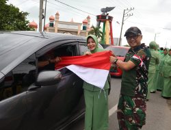 Semarakkan HUT Ke – 80 RI, Kodim 0105/Abar Bersinergi Dengan Kesbangpol, Ormas Dan Mahasiswa Bagikan 500 Lembar Bendera Merah Putih Kepada Masyarakat