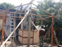 Prajurit Jajaran Korem 012/TU dan Warga Pucuk Krueng Gotong Royong Bangun Fasilitas Tempat Wudhu Ponpes