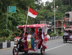 Keriahan HUT RI, Dandim 0107/Aceh Selatan Bersama Forkopimda Keliling Kota Tapaktuan dengan Becak Hias