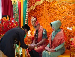 Pangdam Iskandar Muda Mayjen TNI Joko Hadi Susilo Disambut Adat Aceh di Bandara SIM