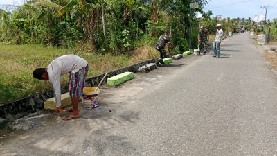 Babinsa Koramil 02/Labuhanhaji Bersama Warga Gotong Royong Bersihkan Lingkungan, Didukung Korem 012/TU