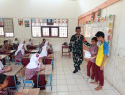 Babinsa Korem 012/Teuku Umar Tanamkan Wawasan Kebangsaan dan Motivasi kepada Siswa SD Negeri SP IV Dah Sepadan