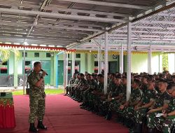 Komandan Korem 012/TU memberikan motivasi kepada prajurit yang melaksanakan seleksi satgas pamtas statis RI – PNG yonif 117/KY
